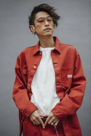 ミスチル桜井和寿の長男・kaito、プラダの全身ショット「佐藤健に見えました」「破壊力ありすぎます」