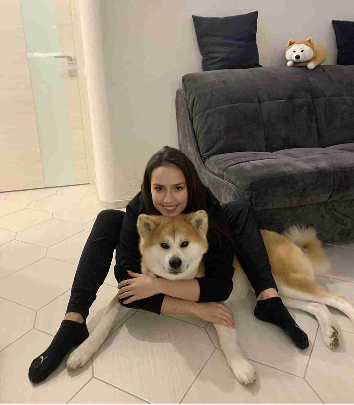 ザギトワ愛犬マサルがエアウィーヴと契約更新 そろってリモート出演「元気にしています」