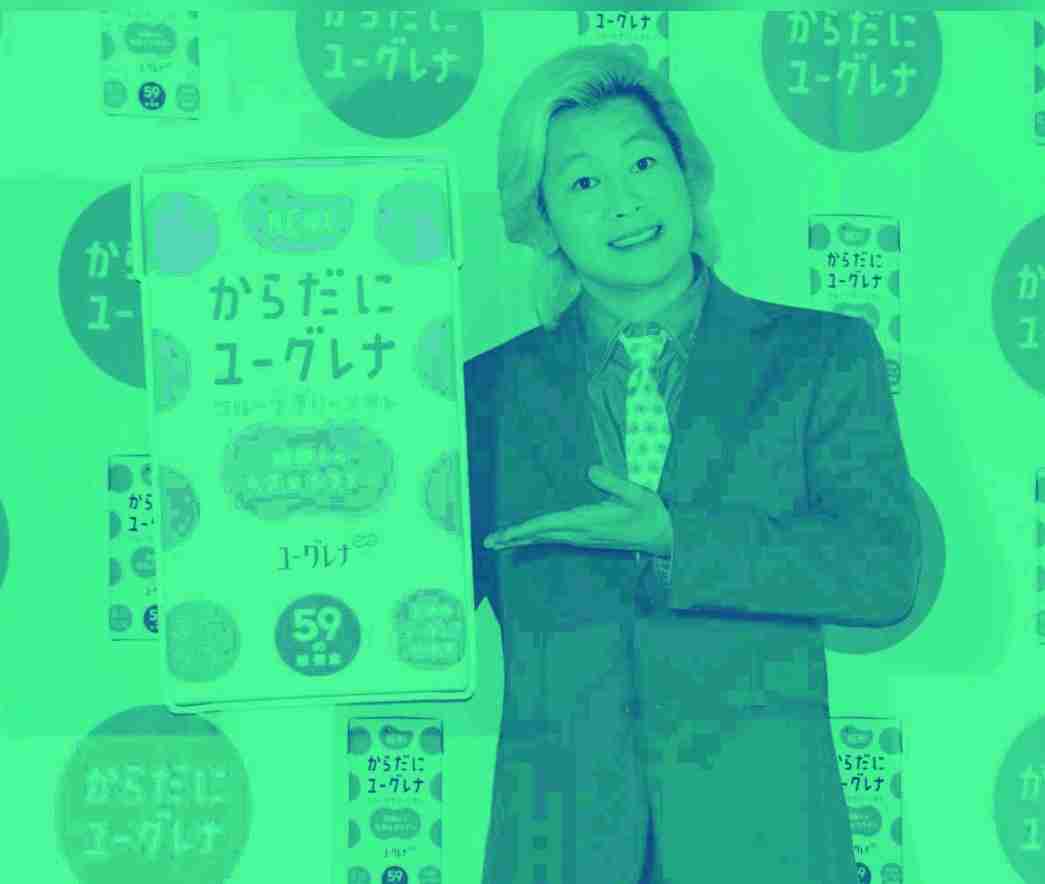 カズレーザー、イメージカラー一変　緑色スーツ姿を披露「楽屋で髭男爵のひぐちさんと言われた」