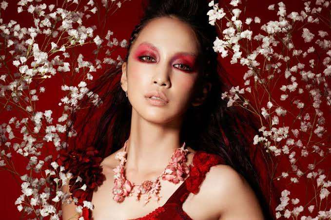 濃いメイクが似合う女優さん