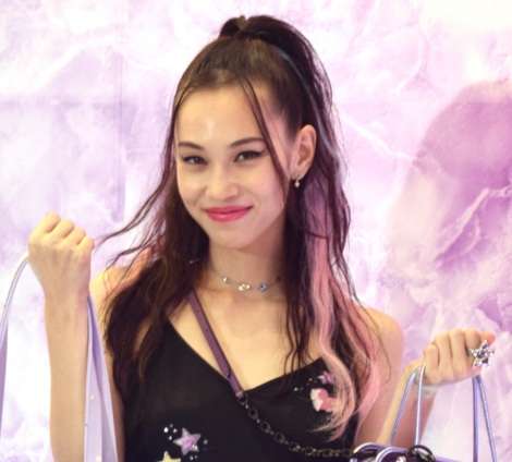 濃いメイクが似合う女優さん