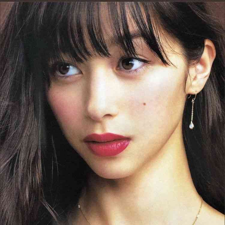 濃いメイクが似合う女優さん