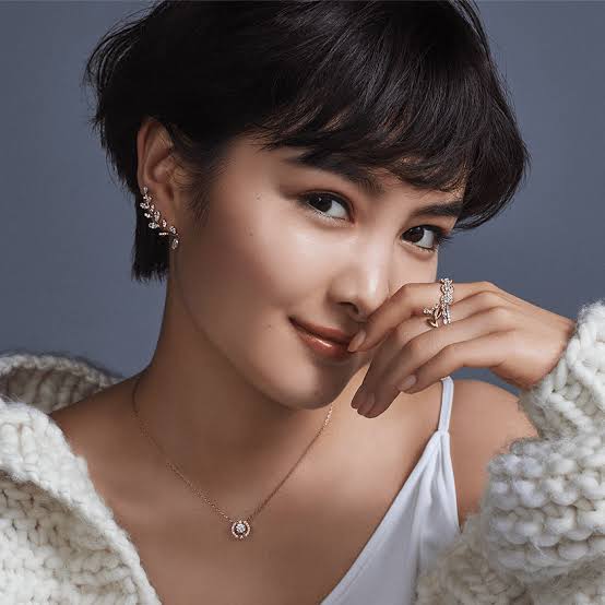 濃いメイクが似合う女優さん