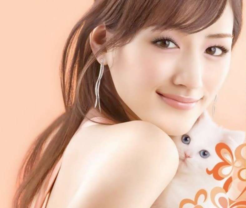 濃いメイクが似合う女優さん