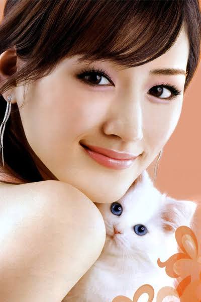 濃いメイクが似合う女優さん