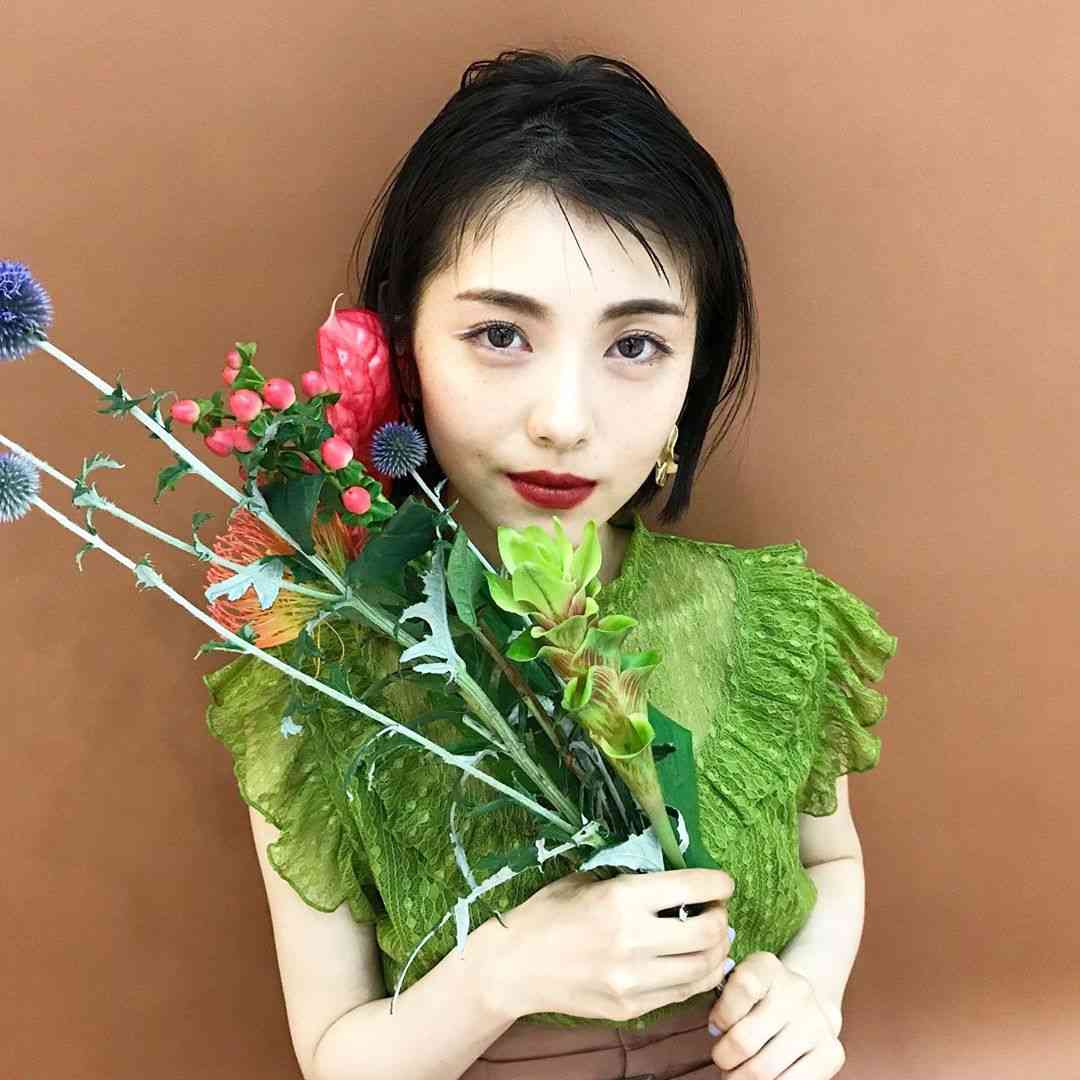 濃いメイクが似合う女優さん