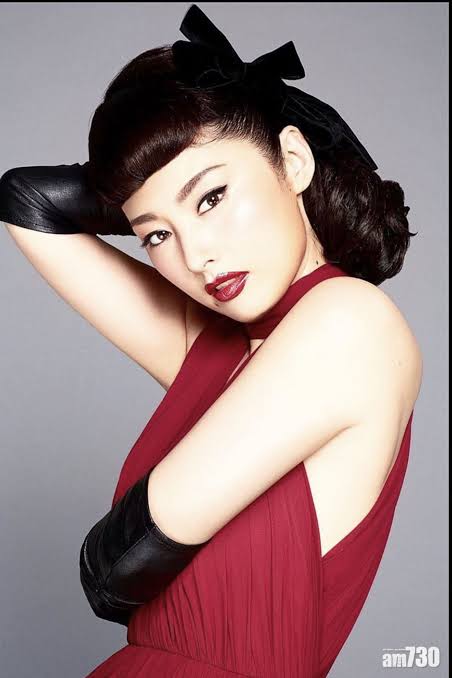 濃いメイクが似合う女優さん