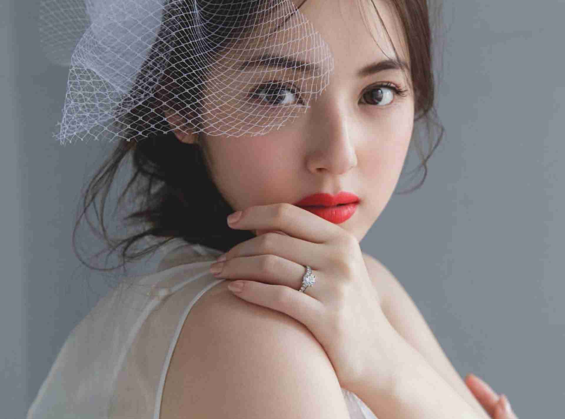 濃いメイクが似合う女優さん