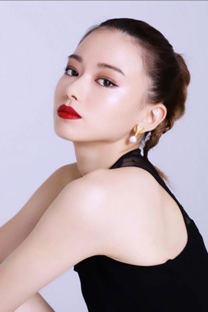 濃いメイクが似合う女優さん