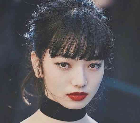 濃いメイクが似合う女優さん