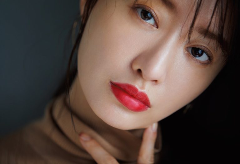 濃いメイクが似合う女優さん