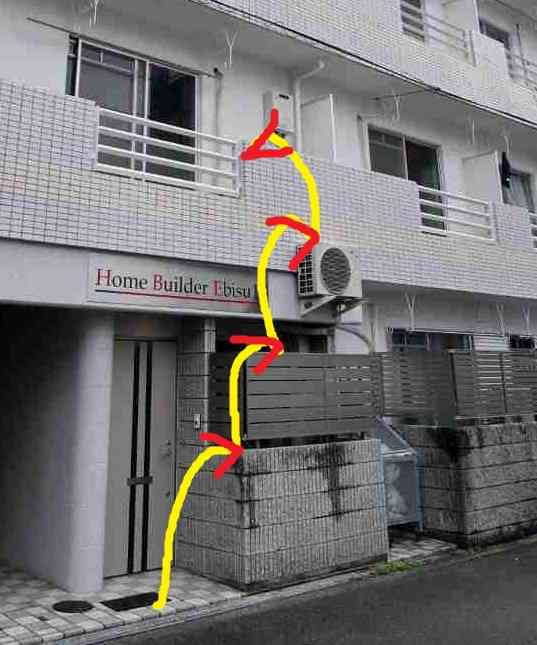 大阪のマンションで1歳児転落か ベランダに「鬼滅の刃」カード