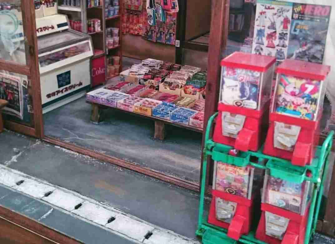 ガチャガチャにはまる大人たち 巨大店続々、緻密さ人気