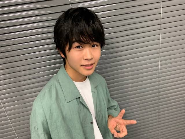 鈴木福「黒マスク×帽子」最強コーデで「かっこつけてみた」 自撮りにファンドキッ「最強説立証」