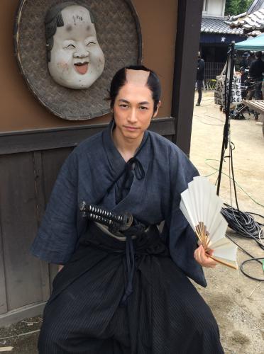 三浦春馬と三浦翔平の鬼気迫る表情写した「天外者」新写真が公開