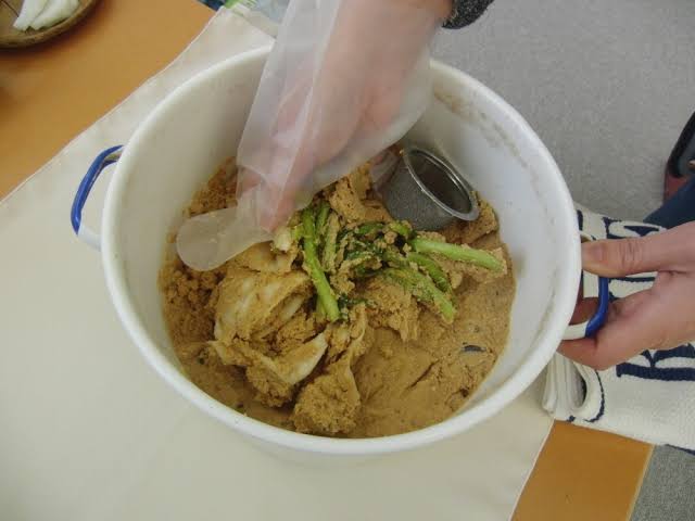 もはや革命！きゅうり1本からぬか漬けが作れる「ぬかチューブ」が話題