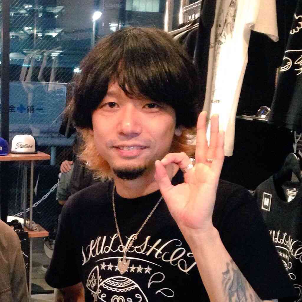 ボーカル以外の画像でバンド名が分かったらプラスするトピ