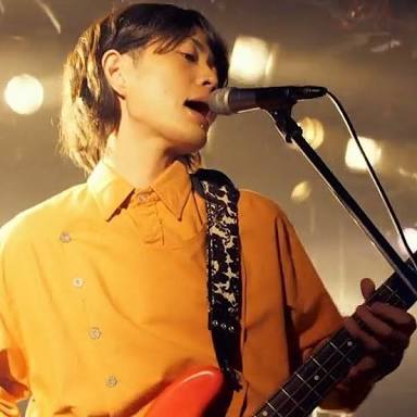 ボーカル以外の画像でバンド名が分かったらプラスするトピ