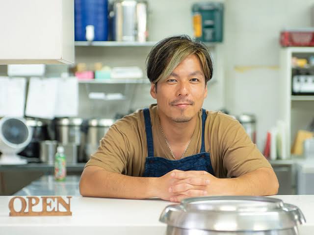 ボーカル以外の画像でバンド名が分かったらプラスするトピ