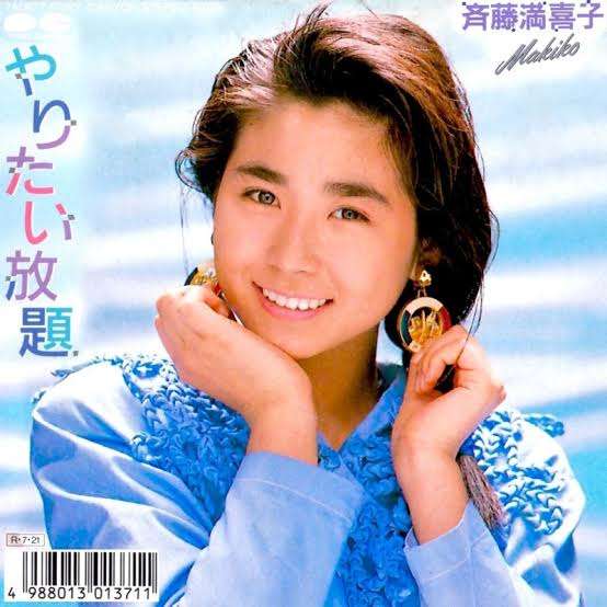 季節外れなカラーの服やコスメ、使いますか？