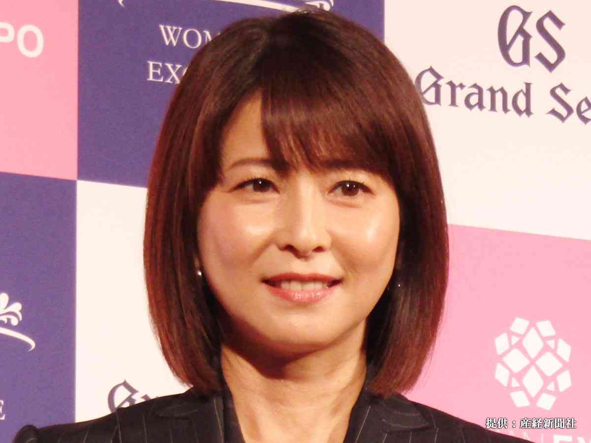 森高千里、トレードマークのミニスカ衣装で熱唱　“アイドル継続中”アピール