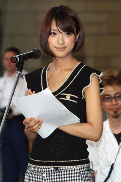 竹内由恵アナ、紅葉の中でマタニティーフォト「お腹大きくてビックリ。双子ちゃんかな」
