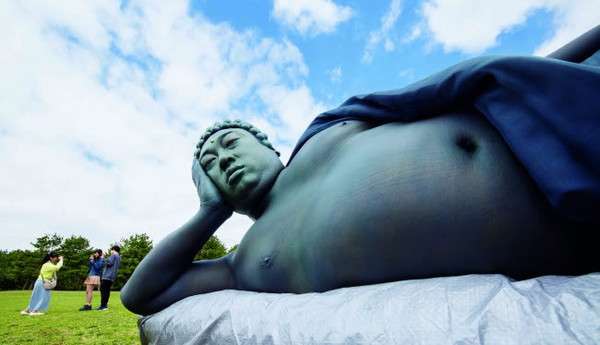 ロバート秋山竜次、ついに人間を辞める　まさかの姿に「爆笑した」「その発想はなかった」