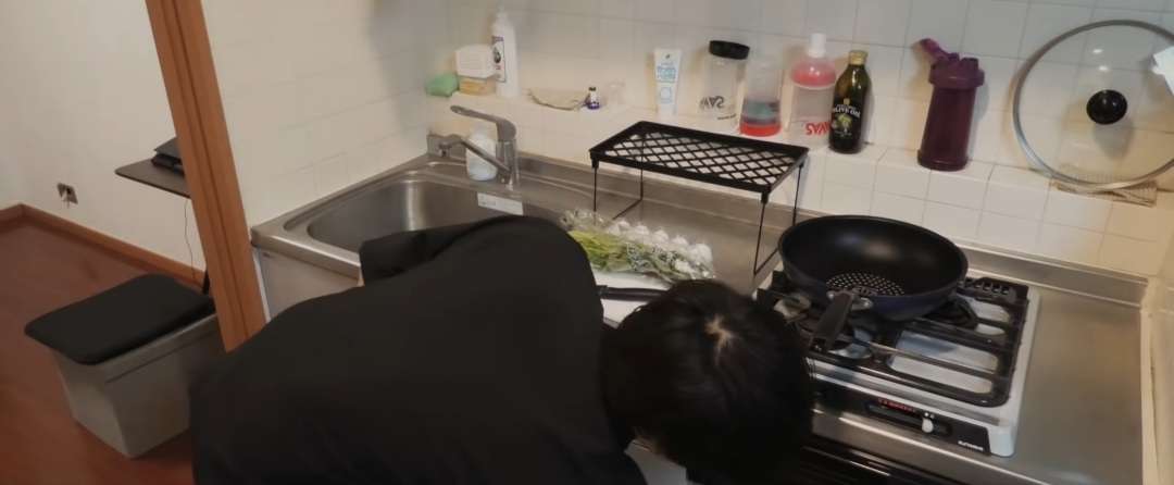 “若者のゴミ屋敷”が急増中　家のトイレが使えずコンビニで
