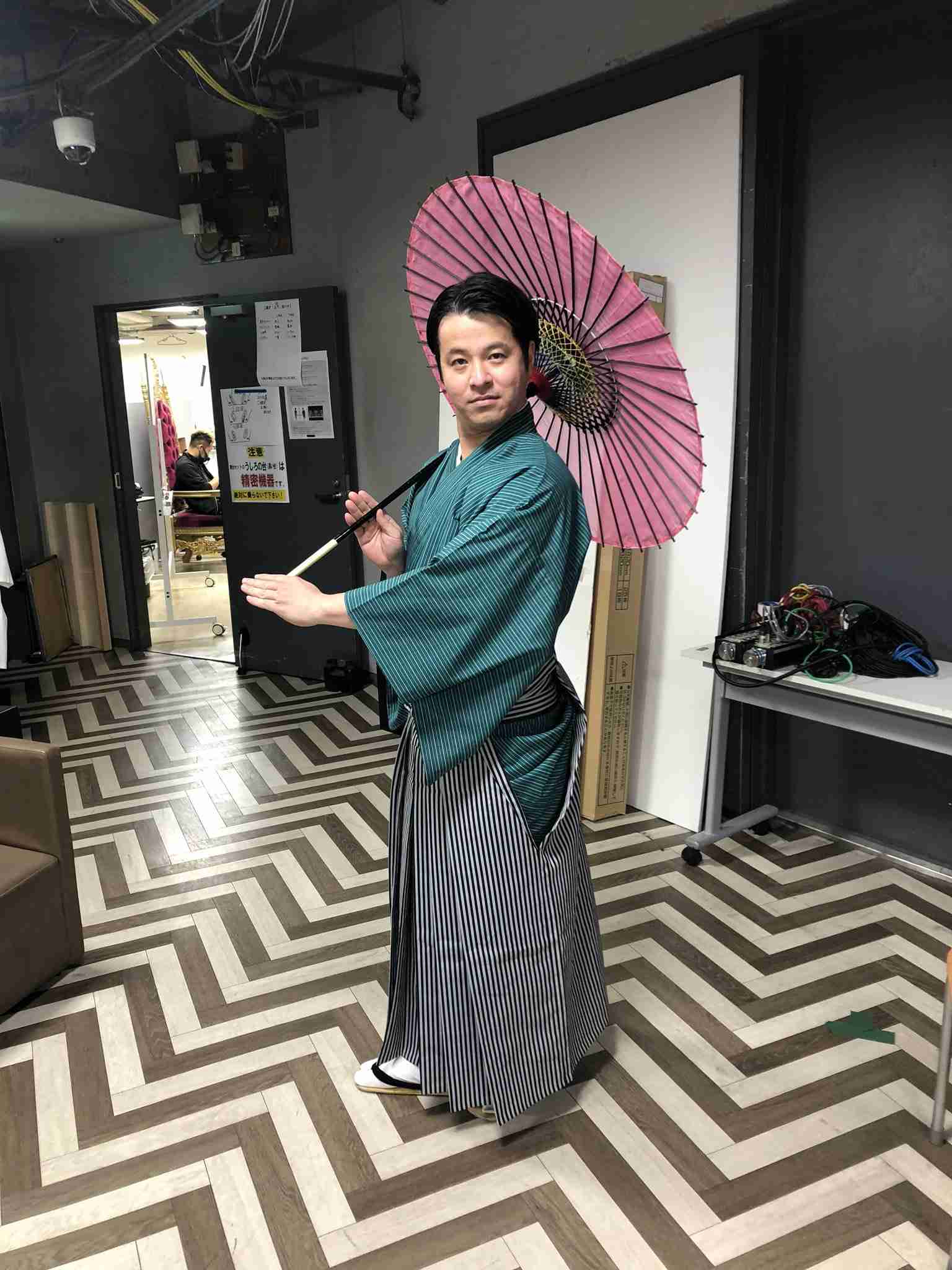 アイドル雑誌にも登場、すゑひろがりずの女性人気が爆発したワケ 反響のあったYouTube動画は