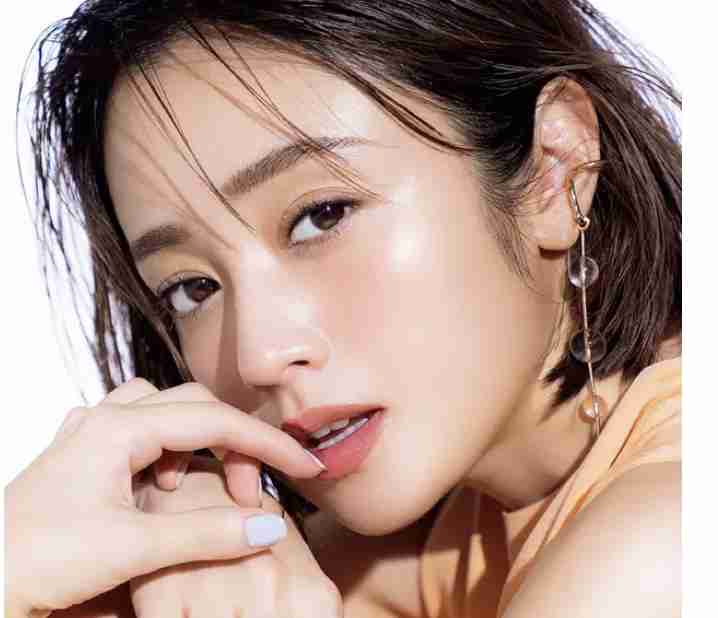 安達祐実、ブルーヘアに大胆イメチェン「綺麗」「ブルーも似合う」と反響