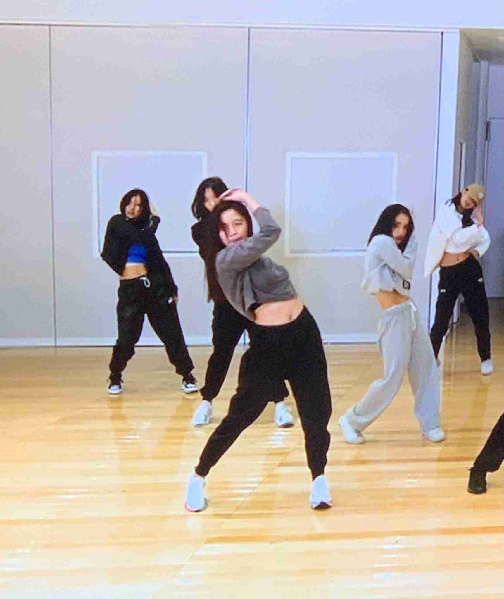 E-girls、ラストライブ後の最後の生放送番組決定