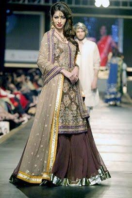 世界の素敵な民族衣装を貼るトピ