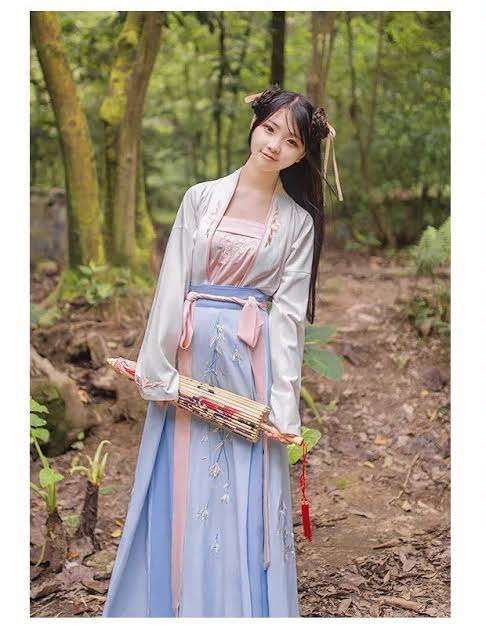 世界の素敵な民族衣装を貼るトピ