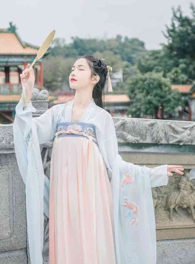 世界の素敵な民族衣装を貼るトピ