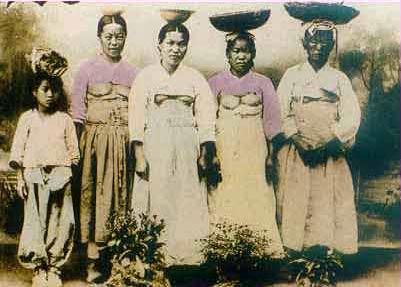 世界の素敵な民族衣装を貼るトピ