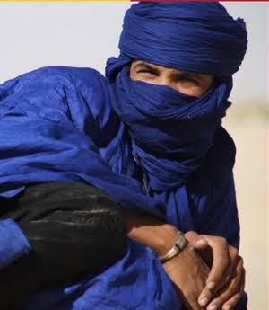 世界の素敵な民族衣装を貼るトピ