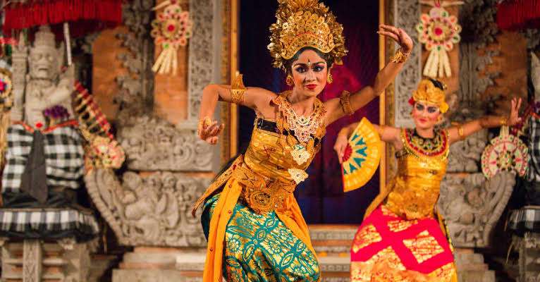 世界の素敵な民族衣装を貼るトピ