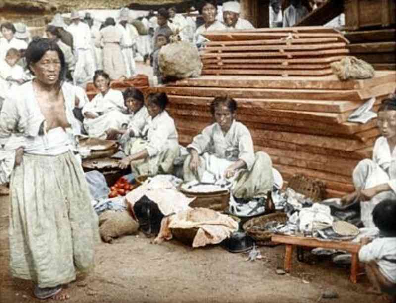 世界の素敵な民族衣装を貼るトピ