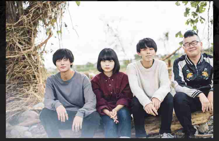 ミスチル桜井和寿の長男・Kaito、スーツ姿を披露「目尻がお父さんそっくり」「王子様みたい」
