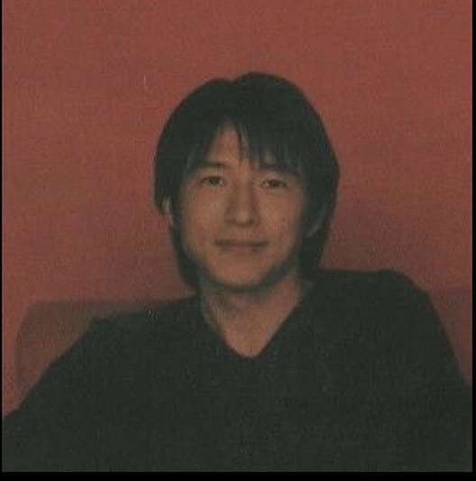ミスチル桜井和寿の長男・Kaito、スーツ姿を披露「目尻がお父さんそっくり」「王子様みたい」