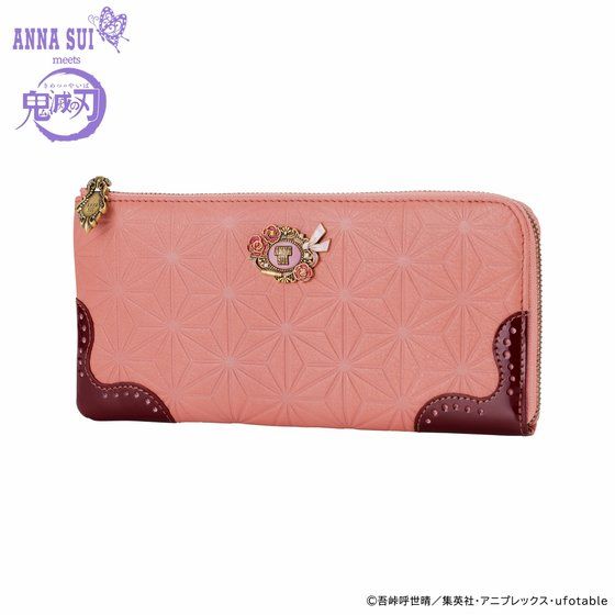 『鬼滅の刃』と『ANNA SUI』の初コレクション登場！ 禰豆子と胡蝶姉妹をイメージした、 蝶や薔薇モチーフのバッグやアクセサリーなど全48アイテム