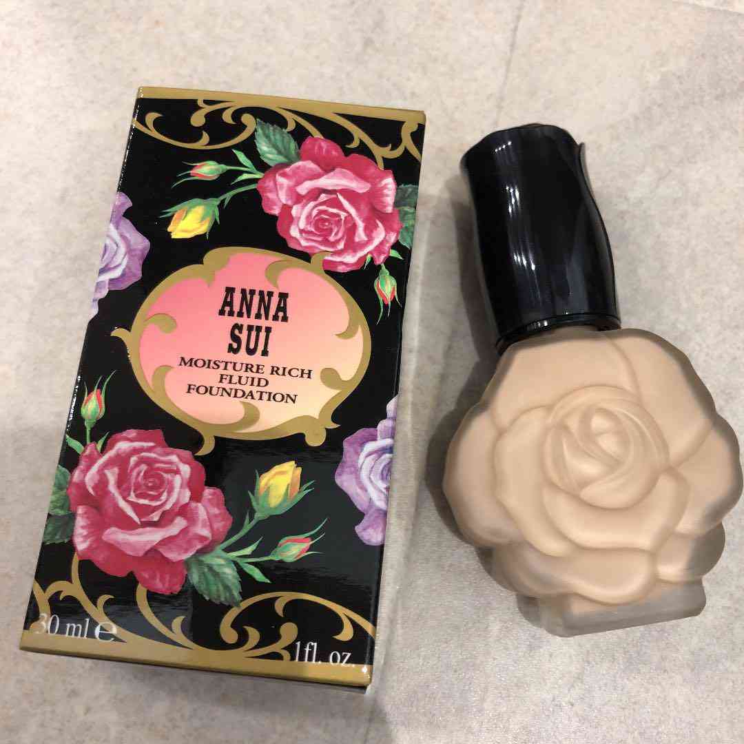 『鬼滅の刃』と『ANNA SUI』の初コレクション登場！ 禰豆子と胡蝶姉妹をイメージした、 蝶や薔薇モチーフのバッグやアクセサリーなど全48アイテム