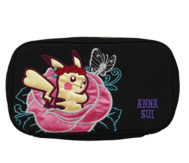 『鬼滅の刃』と『ANNA SUI』の初コレクション登場！ 禰豆子と胡蝶姉妹をイメージした、 蝶や薔薇モチーフのバッグやアクセサリーなど全48アイテム
