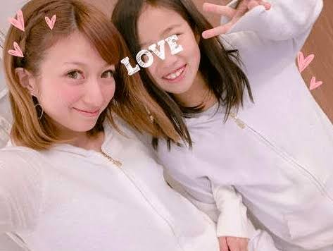 加護亜依「最近急激に女子」8歳長女の“顔出し”ショットを公開