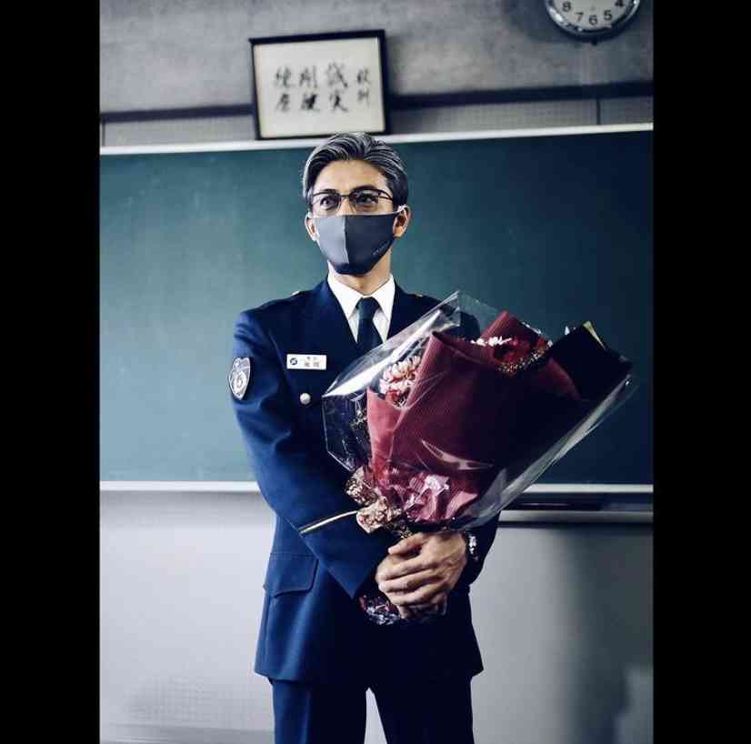 木村拓哉、スタイリッシュな髪色&貫禄のタキシード姿で「anan」表紙