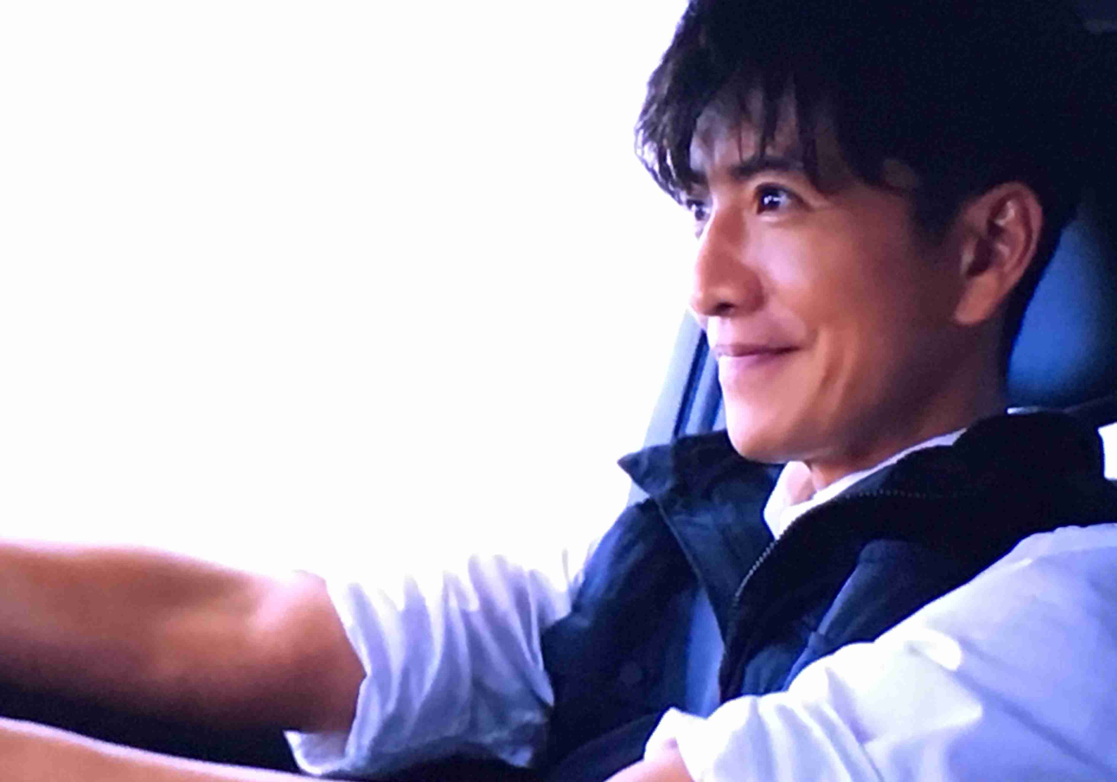 木村拓哉、スタイリッシュな髪色&貫禄のタキシード姿で「anan」表紙