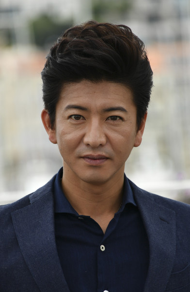 木村拓哉、スタイリッシュな髪色&貫禄のタキシード姿で「anan」表紙