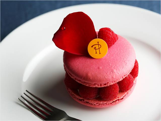 お金持ちの友達の家で出て来そうなお菓子の写真を貼ろう！