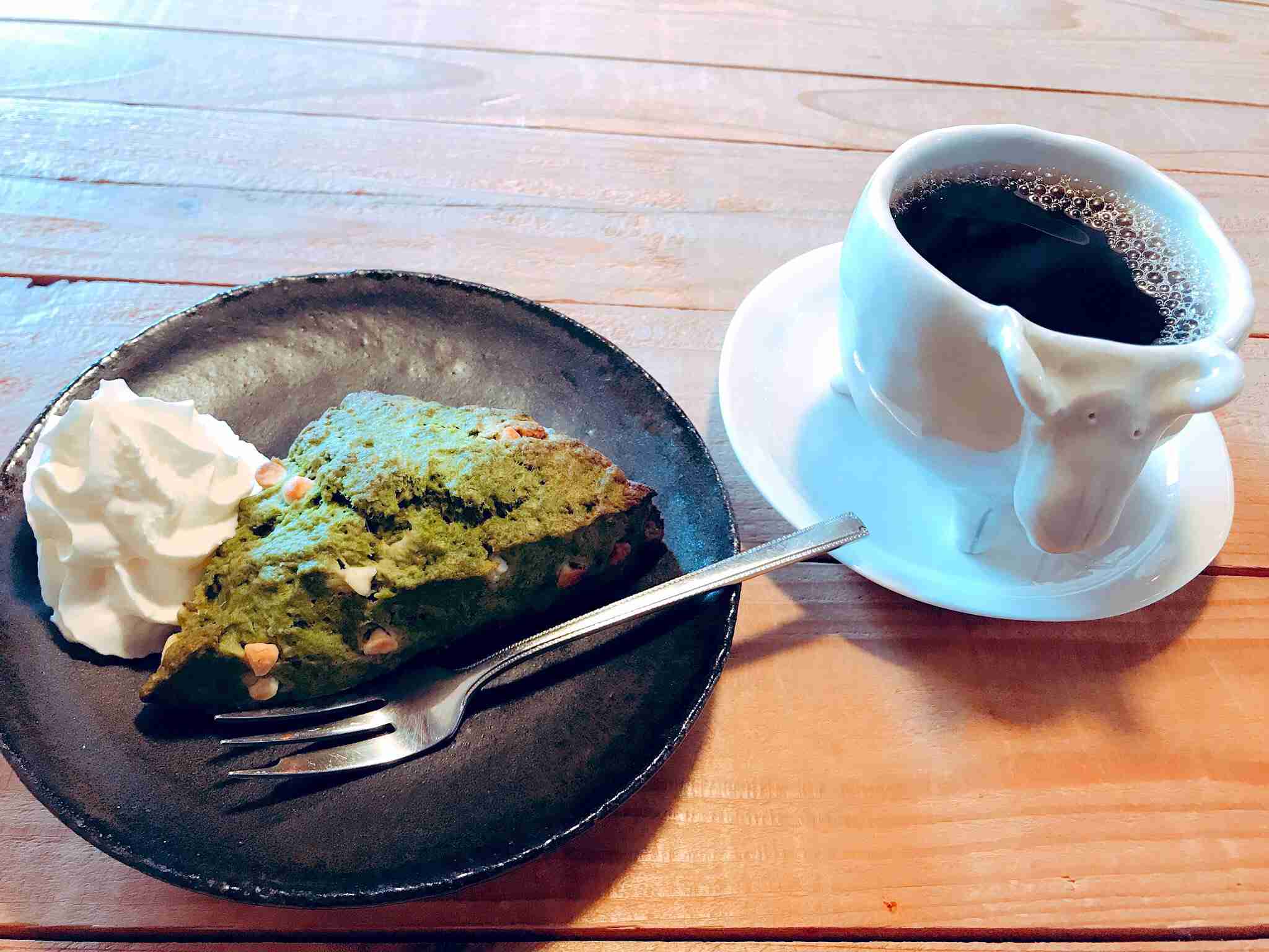 お金持ちの友達の家で出て来そうなお菓子の写真を貼ろう！