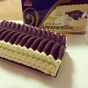 お金持ちの友達の家で出て来そうなお菓子の写真を貼ろう！